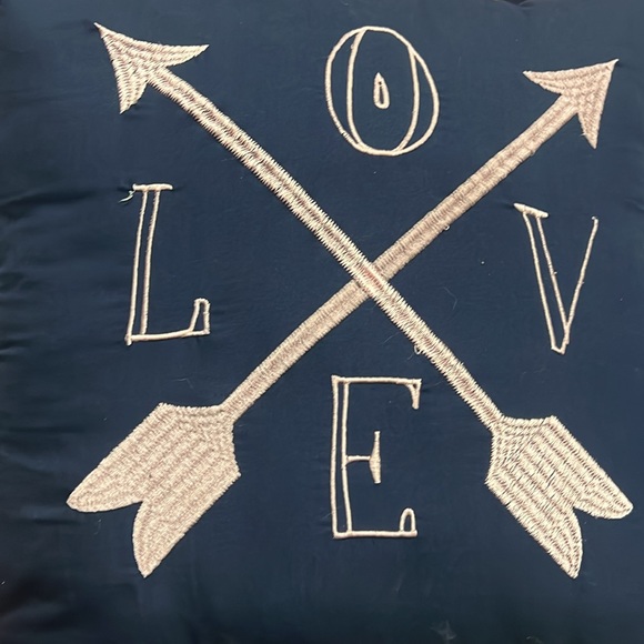 Accent pillows with pillow case ❤️🥰🔥 - Picture 2 of 4